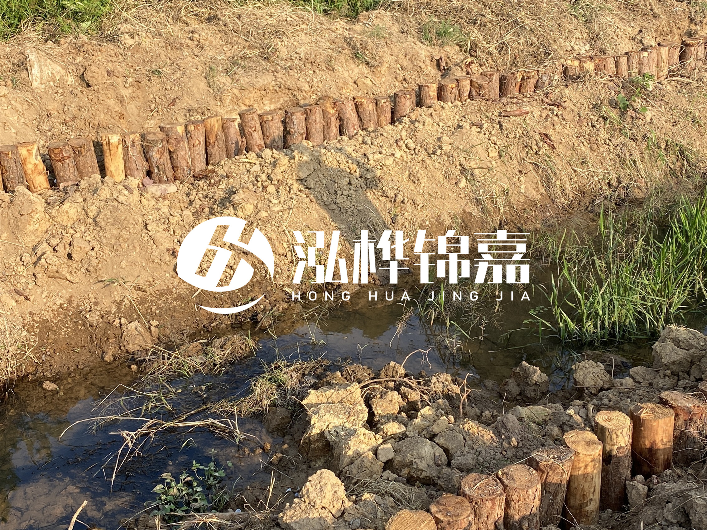 防汛木樁價(jià)格中的施工費(fèi)如何計(jì)算？水下打樁和陸地打樁費(fèi)用差異？